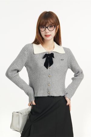 Gray Bow Detail Knitted Sweater and Pleated Skirt Outfit for Women - College Style Autumn/Winter Ensemble