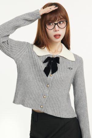 Gray Bow Detail Knitted Sweater and Pleated Skirt Outfit for Women - College Style Autumn/Winter Ensemble