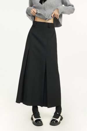 Gray Bow Detail Knitted Sweater and Pleated Skirt Outfit for Women - College Style Autumn/Winter Ensemble