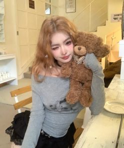 Gray One-Shoulder Slim Fit Long Sleeve T-Shirt with Cat Star Girl Design - Sexy Spring Summer Top for Y2K and Korean Style Fashion