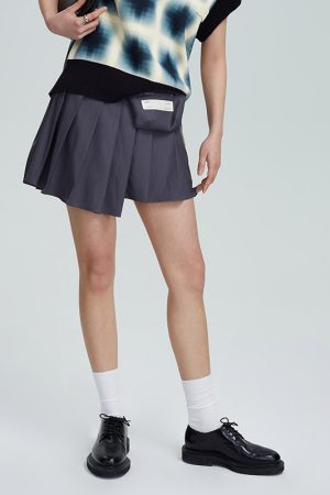 Gray Pleated Skirt with Detachable Pocket - Trendy Roaring Beast Design for 90s Inspired and Y2K Fashion