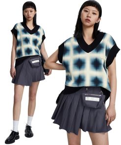 Gray Pleated Skirt with Detachable Pocket - Trendy Roaring Beast Design for 90s Inspired and Y2K Fashion