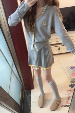 Gray V-Neck Knitted Cardigan and Pleated Skirt Set for Women, Long Sleeve Dress, Stylish Autumn Winter Outfit
