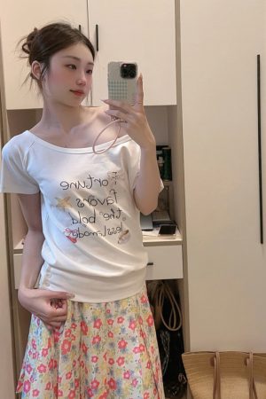 Hand-Painted Graffiti Off-Shoulder Short Sleeve T-Shirt - Versatile Loose Casual Slimming Y2K Style