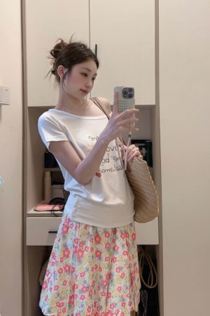 Hand-Painted Graffiti Off-Shoulder Short Sleeve T-Shirt - Versatile Loose Casual Slimming Y2K Style