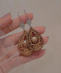 Handmade Ethnic Hollow Wooden Earrings for Women, Chinese Retro Style Ear Hooks, Niche Light Luxury Travel Accessories