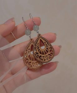 Handmade Ethnic Hollow Wooden Earrings for Women, Chinese Retro Style Ear Hooks, Niche Light Luxury Travel Accessories