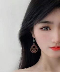 Handmade Ethnic Hollow Wooden Earrings for Women, Chinese Retro Style Ear Hooks, Niche Light Luxury Travel Accessories