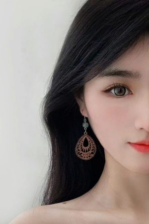 Handmade Ethnic Hollow Wooden Earrings for Women, Chinese Retro Style Ear Hooks, Niche Light Luxury Travel Accessories