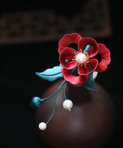 Handmade Floral Brooch for Women - Luxury Red Qipao Accessory, Elegant Decorative Pin for Fashionable Outfits