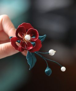 Handmade Floral Brooch for Women - Luxury Red Qipao Accessory, Elegant Decorative Pin for Fashionable Outfits
