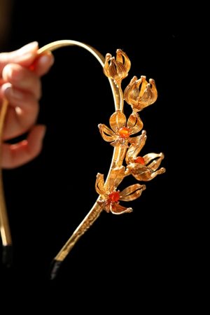 Handmade Floral Wire-Woven Headband for Women - High-End Gold Accessory, Wei-Jin Style, Ancient Chinese Fashion