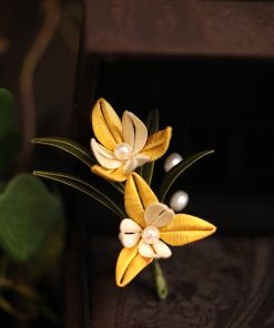 Handmade Flower-Wrapped Brooch for Qipao Suit - Exquisite Classic Floral Lapel Accessory, Elegant Boutique Design