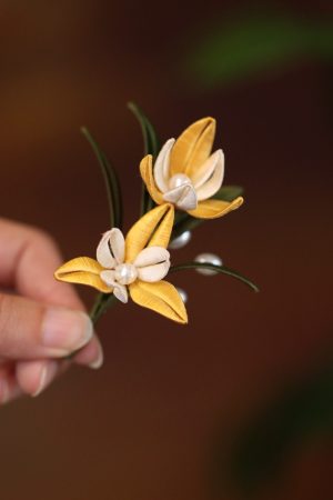 Handmade Flower-Wrapped Brooch for Qipao Suit - Exquisite Classic Floral Lapel Accessory, Elegant Boutique Design