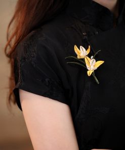 Handmade Flower-Wrapped Brooch for Qipao Suit - Exquisite Classic Floral Lapel Accessory, Elegant Boutique Design