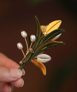 Handmade Flower-Wrapped Brooch for Qipao Suit - Exquisite Classic Floral Lapel Accessory, Elegant Boutique Design
