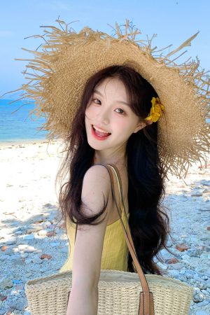 Handmade Frayed Raffia Sun Hat with Exaggerated Wide Brim for Summer Vacation, Sun Protection, Women's 2025 Trend