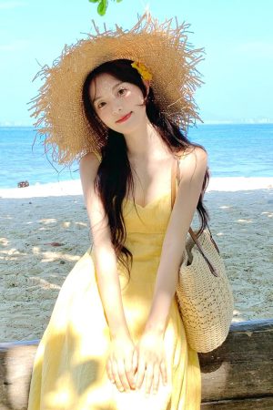 Handmade Frayed Raffia Sun Hat with Exaggerated Wide Brim for Summer Vacation, Sun Protection, Women's 2025 Trend