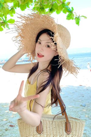 Handmade Frayed Raffia Sun Hat with Exaggerated Wide Brim for Summer Vacation, Sun Protection, Women's 2025 Trend