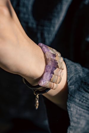 Handmade Personalized Gradient Agate and Amethyst Bracelet for Men and Women - Unique Non-Fish Design Jewelry