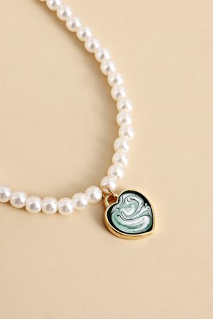 Handmade Retro Imitation Pearl Baroque Beaded Heart Necklace with Green Water Flow Pattern - Versatile Statement Jewelry