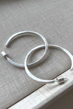 Handmade Vintage C-Shaped Hammered Pleated Silver-Plated Ear Studs Earrings - Unique Cool Niche Jewelry