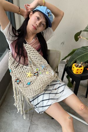 Handwoven Y2K Starfish Beach Bag with Tassels - Large Capacity Shallow Shoulder Crossbody Net Bag for Spring and Summer