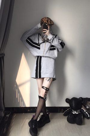 Harajuku Style Dark Aesthetic Sexy Leg Ring Belt with Metal Chain Design â€“ Adjustable Tightness Leg Accessories