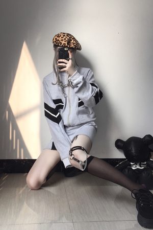 Harajuku Style Dark Aesthetic Sexy Leg Ring Belt with Metal Chain Design â€“ Adjustable Tightness Leg Accessories