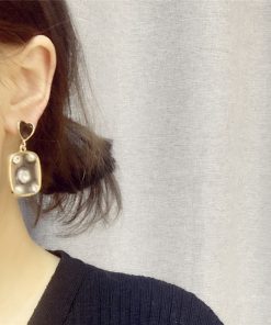 Heart-Shaped Black Love Transparent Acrylic Flower Rectangular Short Earrings for Spring and Summer Fashion