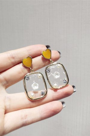 Heart-Shaped Black Love Transparent Acrylic Flower Rectangular Short Earrings for Spring and Summer Fashion