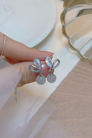 Heart-Shaped Cat's Eye Stone Earrings for Women - Minimalist Elegant Studs for Spring and Summer Fashion