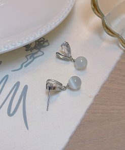 Heart-Shaped Cat's Eye Stone Earrings for Women - Minimalist Elegant Studs for Spring and Summer Fashion