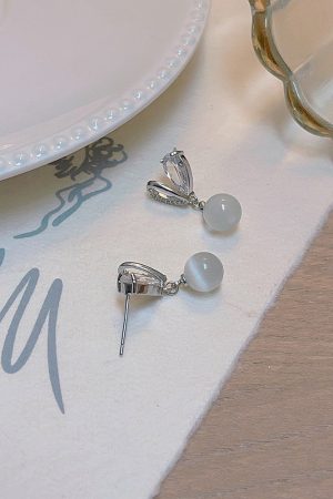 Heart-Shaped Cat's Eye Stone Earrings for Women - Minimalist Elegant Studs for Spring and Summer Fashion