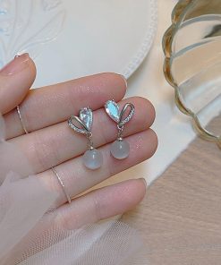 Heart-Shaped Cat's Eye Stone Earrings for Women - Minimalist Elegant Studs for Spring and Summer Fashion