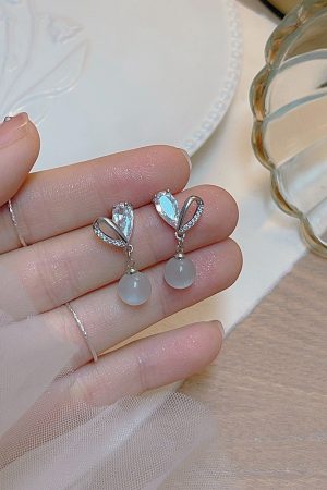 Heart-Shaped Cat's Eye Stone Earrings for Women - Minimalist Elegant Studs for Spring and Summer Fashion