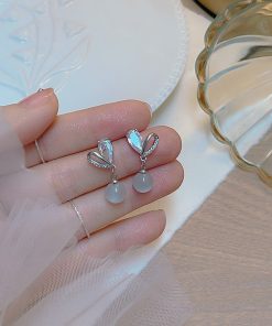 Heart-Shaped Cat's Eye Stone Earrings for Women - Minimalist Elegant Studs for Spring and Summer Fashion