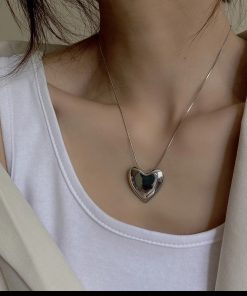 Heart-Shaped Clavicle Chain Necklace, Minimalist Ins Style, Understated Personalized Design, High-End Feel Fashion Jewelry