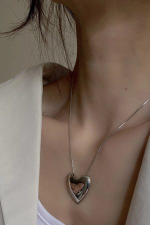 Heart-Shaped Clavicle Chain Necklace, Minimalist Ins Style, Understated Personalized Design, High-End Feel Fashion Jewelry