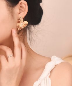 Heart-Shaped Crystal Earrings with Peach Elements â€“ Elegant Niche Design for Spring and Summer Versatile Accessories