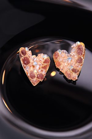 Heart-Shaped Crystal Earrings with Peach Elements â€“ Elegant Niche Design for Spring and Summer Versatile Accessories
