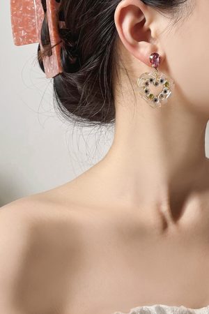 Heart-Shaped Flower Stud Earrings, Hollow Alloy Design, Elegant 2025 Spring/Summer Trend for a Chic Look