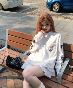 Heartbeat Beautiful Girl Spring Comic Design Loose White Long Sleeve T-Shirt for Women - Trendy 90s Inspired Niche Top