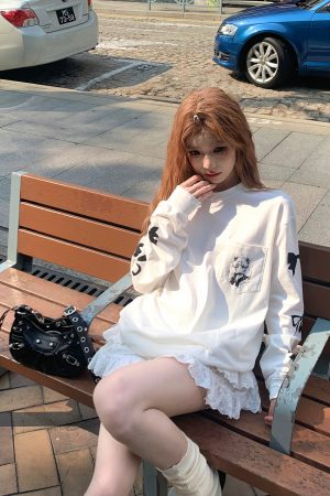 Heartbeat Beautiful Girl Spring Comic Design Loose White Long Sleeve T-Shirt for Women - Trendy 90s Inspired Niche Top