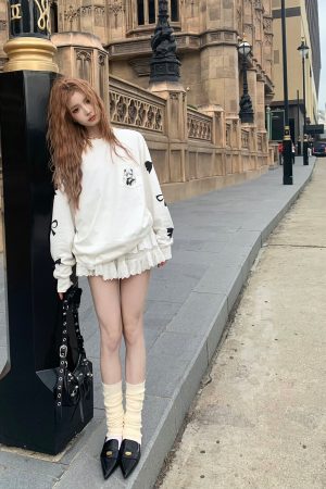 Heartbeat Beautiful Girl Spring Comic Design Loose White Long Sleeve T-Shirt for Women - Trendy 90s Inspired Niche Top