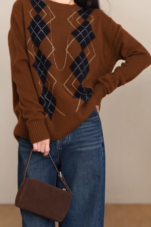 Heavyweight Vintage Diamond Pattern Cashmere Sweater - Round Neck Pullover Knitwear for a Chic New Year Look