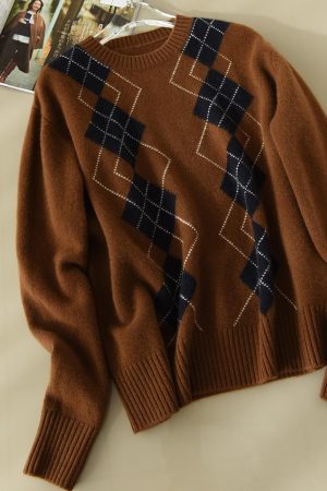 Heavyweight Vintage Diamond Pattern Cashmere Sweater - Round Neck Pullover Knitwear for a Chic New Year Look