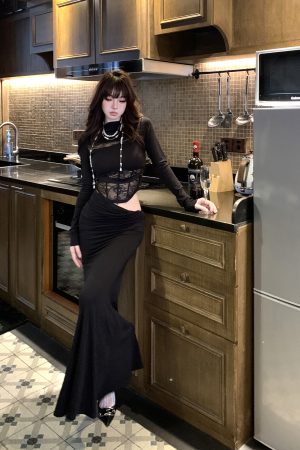 Hepburn Style Autumn Outfit Set: Long-Sleeve Lace T-Shirt & Bodycon Long Skirt for Women - Chic Fall Fashion Ensemble