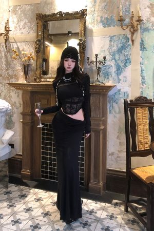 Hepburn Style Autumn Outfit Set: Long-Sleeve Lace T-Shirt & Bodycon Long Skirt for Women - Chic Fall Fashion Ensemble