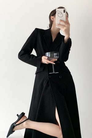 Hepburn-Style Black Wool Coat for Women, Elegant Long Waist-Cinching Thick Overcoat, Slimming High-End Fashion 90s Inspired